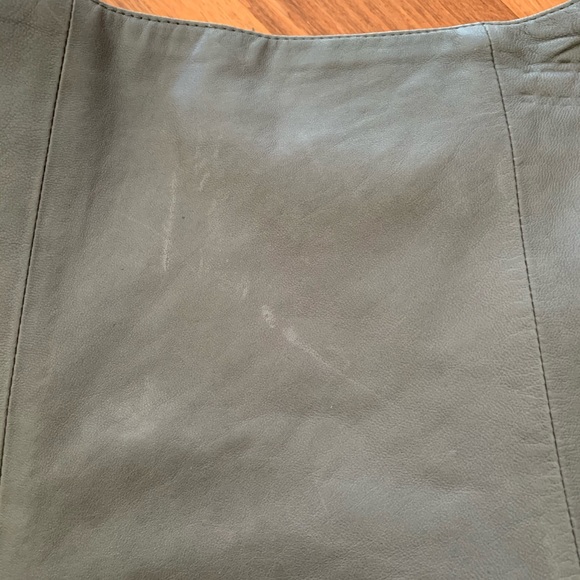 Alice + Olivia leather grey mini skirt - Picture 5 of 6